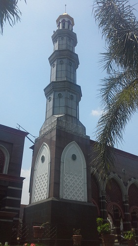 Salah Satu Menara Masjid Kubah Emas Depok  (Jumat 19 Agustus 2016)