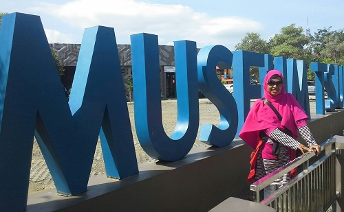 Mengunjungi Museum Tsunami Aceh (Banda Aceh Jumat, 30 Desember 2016) 